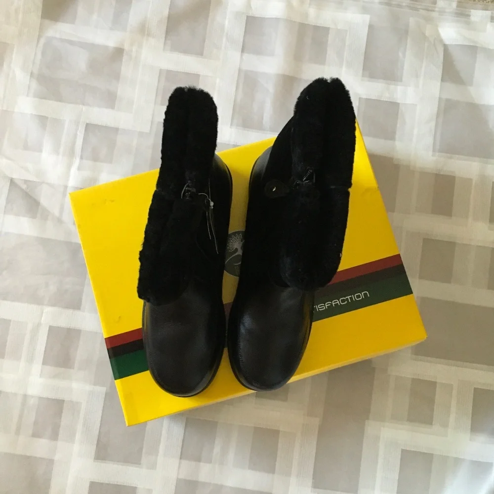 NWT Womans Classic Black  Boots  By HOOPOE size 11. - Picture 9 of 10